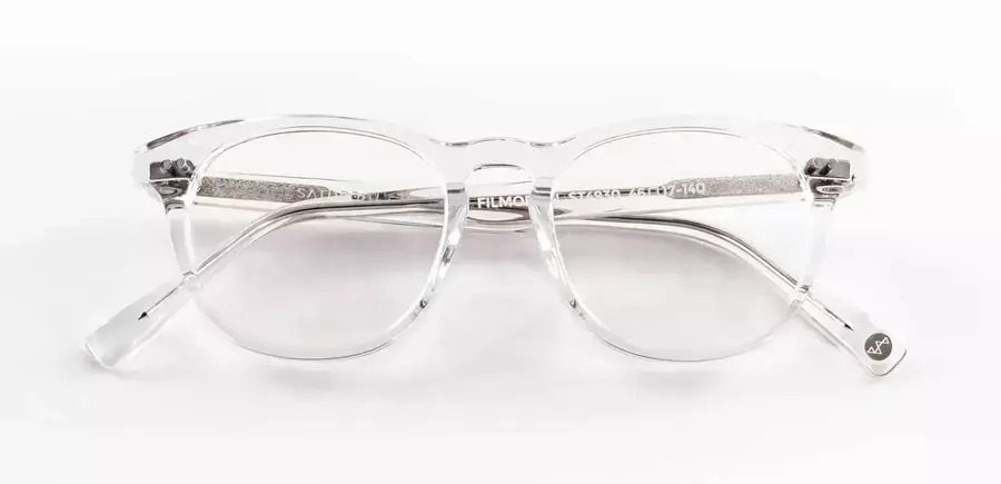 Kacamata Filmore cocok untuk wajah bentuk persegi
