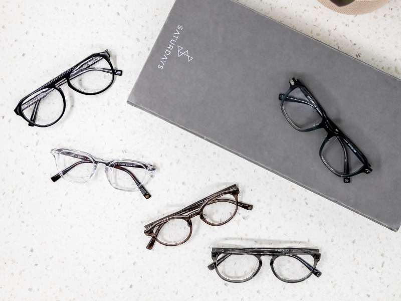 5 Cara Menyetel Kacamata Plastik dengan Mudah