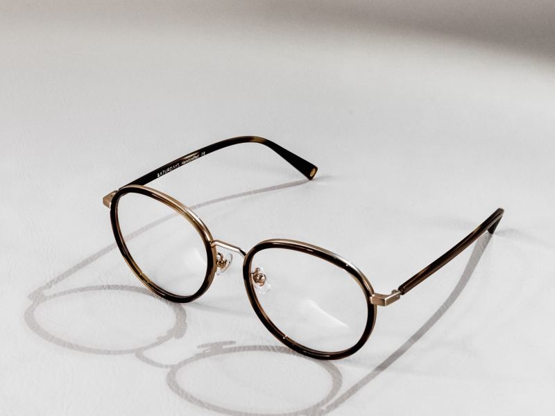 Ketahui Fungsi Kacamata Prisma untuk Diplopia